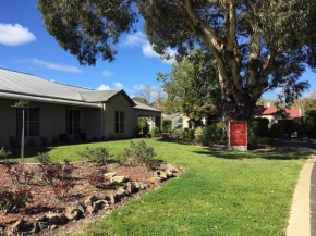 Alexander Cameron Suites, Penola